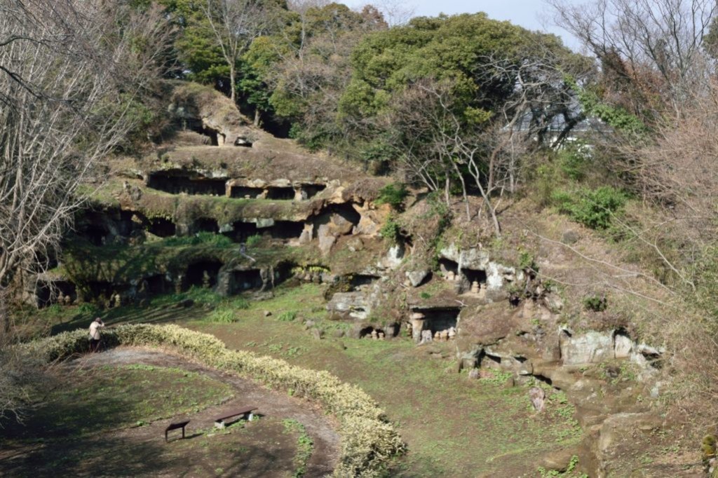 Mandarado Yagura, site of samurai graves and helpful locals