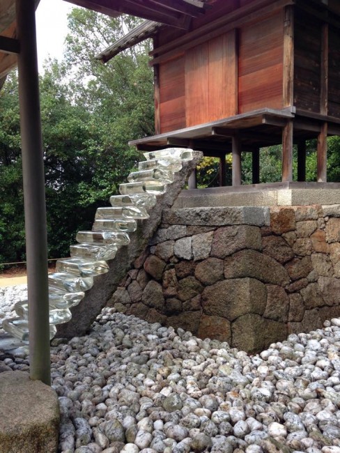 Refitted Naoshima style, Go'o shrine art house catches the island breeze