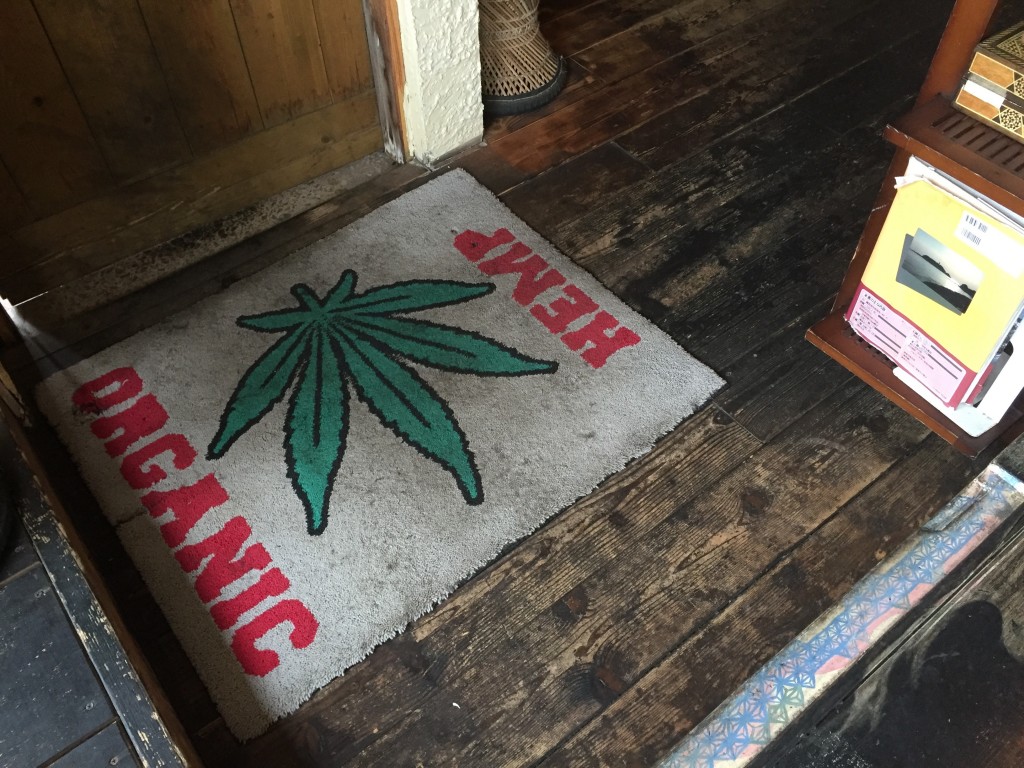 Entry to Magokoro cafe, celebrating vegan ingredient hemp, Kamakura