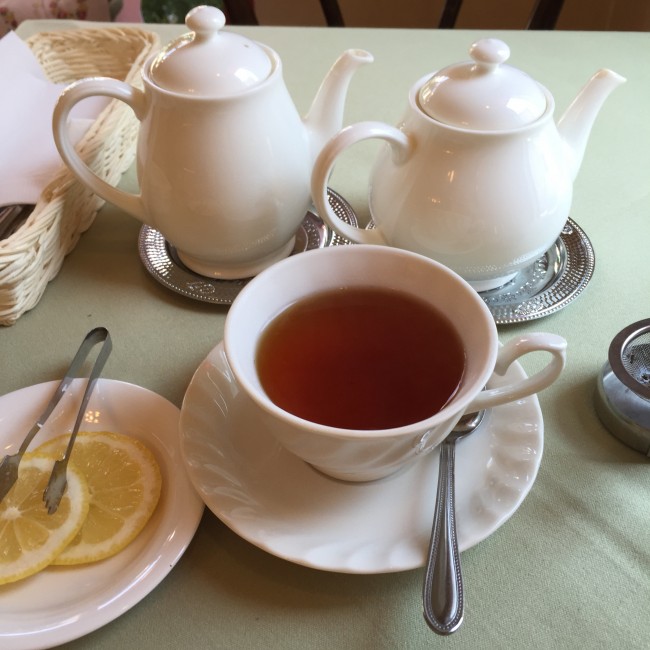 Musekan Cafe in Saga offers Tea and a variety of sweets 