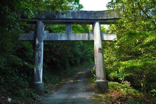 Giant shrine related torii gate at Kinpo Mountain.