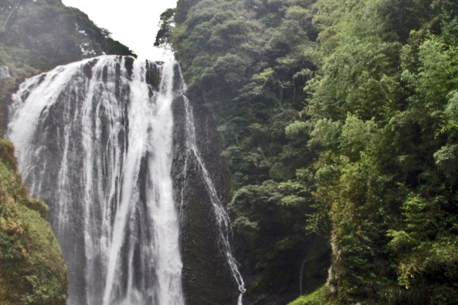 Ryumondaki waterfall surrounded by nature.