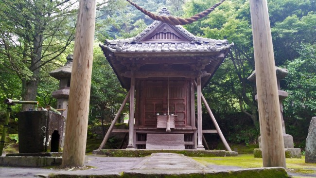 Kagoshima Sengan-en shrine surrounded by the nature of the garden.