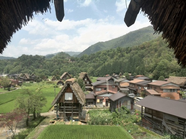 Shirakawago Village offers the beautiful Japanese countryside
