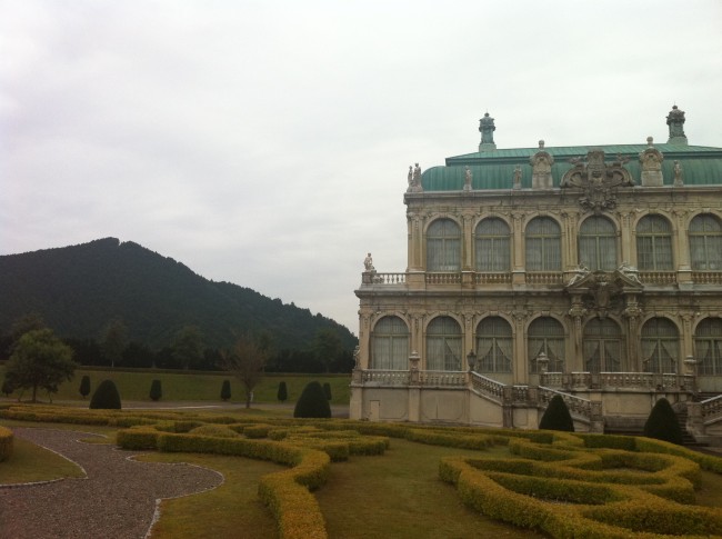 the Zwinger Palace in Arita Saga is a European building surrounded by the nature of Saga