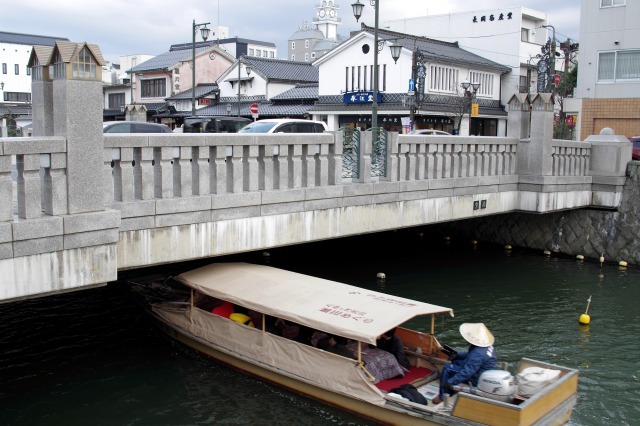 There is also a kotatsu in Japanese boat!