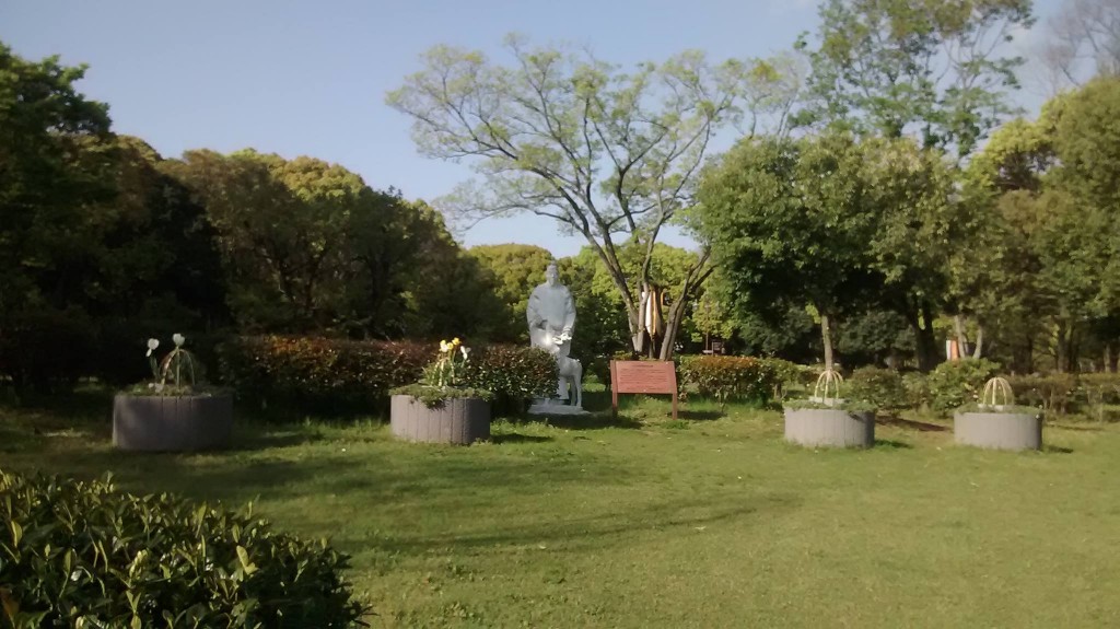 Daisen Park, where playgrounds and tombs collide