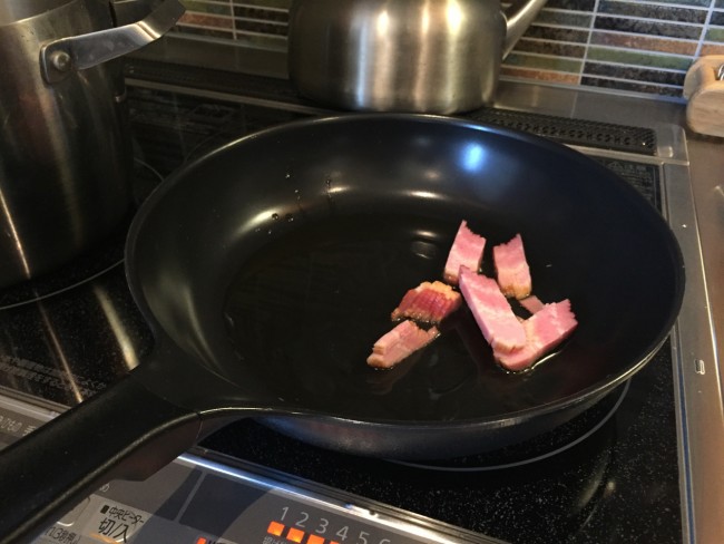pan-frying bacon, to go with Kumamoto style ramen
