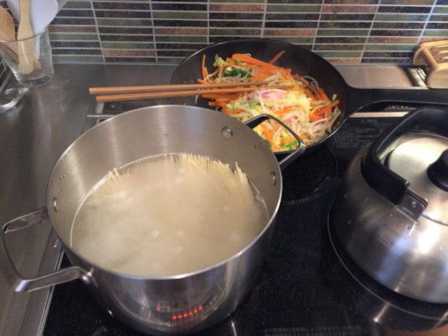 boiling Kumamoto style ramen in a pot, stir-frying vegetables