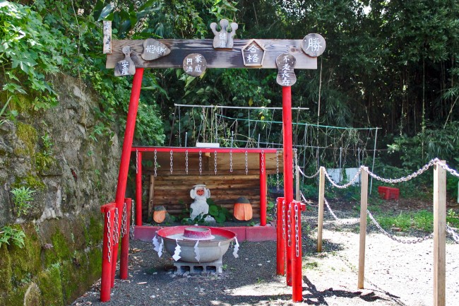 Random shrine at Ei in Kagoshima before going to Kamafuta Jinja.