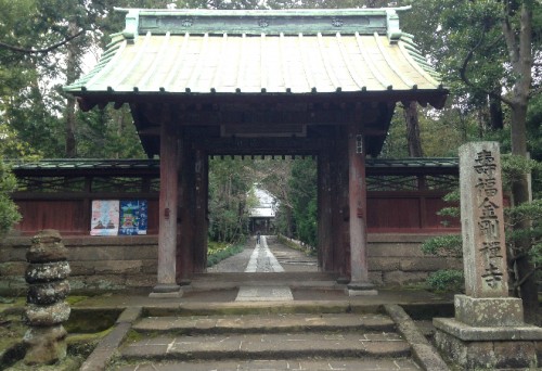 Japanese temple pathway into Jufuku-ji Temple, Kamakura temple