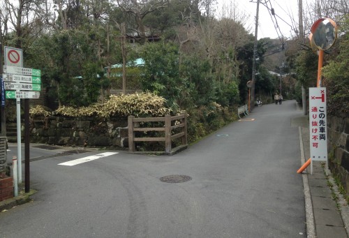 Before hiking Kewaizaka Pass for Genjiyama Park, follow the correct signange