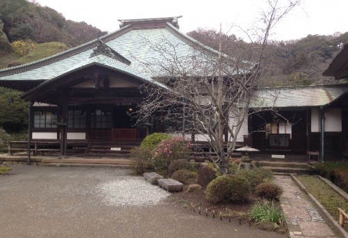 Temple building inside Kaizō-ji Temple on Kamakura outskirts, Kamakura history