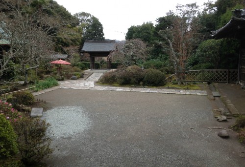  Kaizō-ji Temple courtyard on Kamakura outskirts, Kamakura history