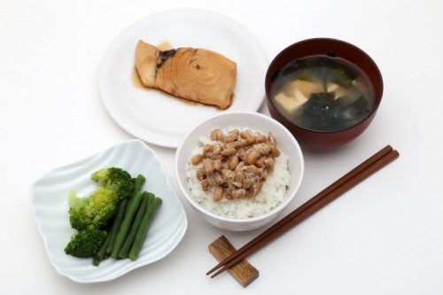 Some natto atop rice and below spring onions, simple Japanese natto recipe