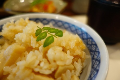 The seventh course was Gohan (御飯; rice), Kou no Mono (香の物; pickles) and Tome-wan (止椀; miso soup). 