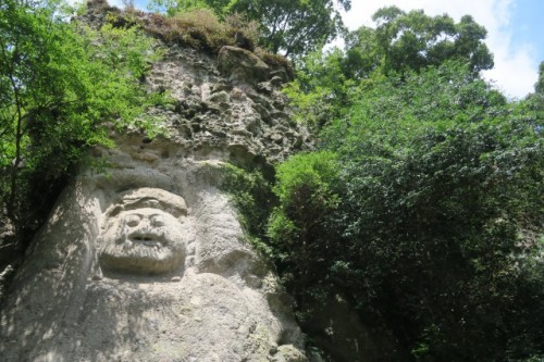 You can finally confirm with your eyes buddha statues carved in a rock face)