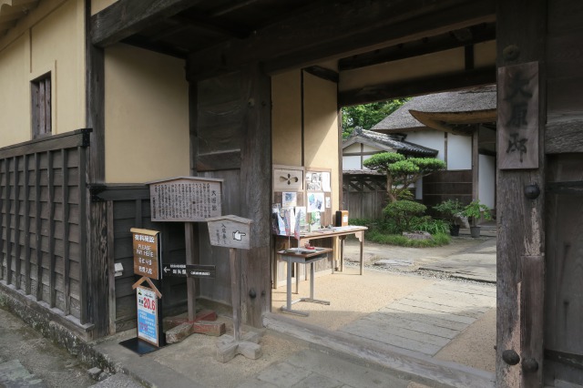 Here is the entrance to old samurai residences, the Ohara’s residence. 