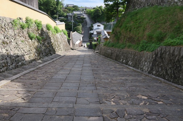 the upper area of the slope was used when the samurai were preparing for battle