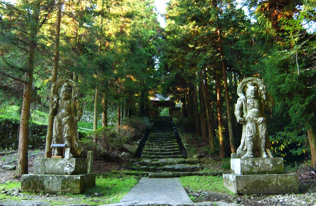 Kunisaki bus tour: Part 2 – Big Stone Buddhas Visiting