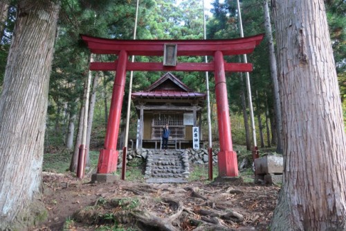 Hotaka Jinja shrine is the gate , up to the peak!