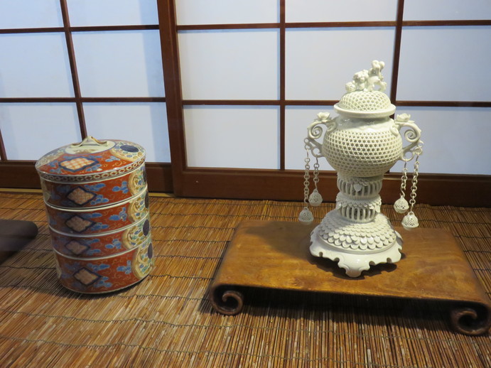 "Nabeshima yaki" is a high quality kind of the ware. 