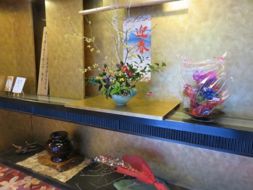 Ikebana flower decoration in Furuyu onsen ryokan
