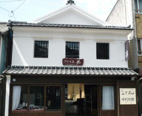 Atelier Yume shop where you can try Arita ceramics painting