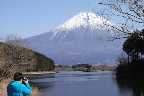 Tanuki (田貫湖 or Tanuki-ko) is a 3.3 km circumference lake.