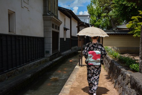 The unique experience of wearing a kimono: Obora Kimono