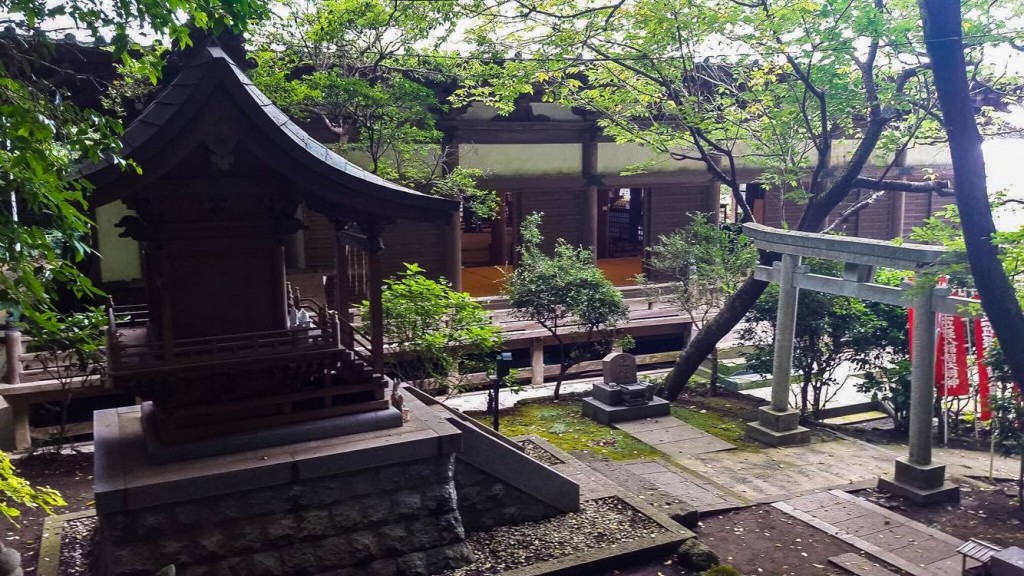 Ryuko-ji Temple and a Five Storied Pagoda is located near Enoshima and Kamakura