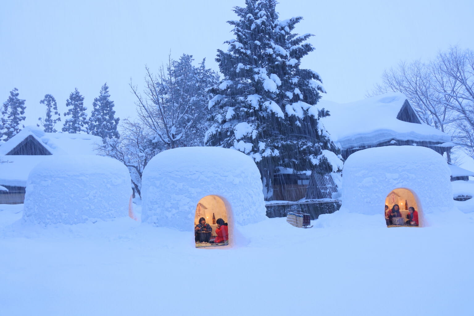 Yokote, kamakura (igloos de neige)